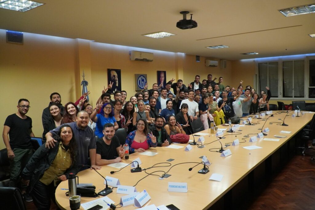 Encuentro histórico de Juventudes Argentinas en CGT
