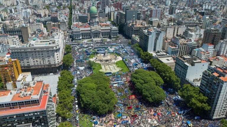 Se llevó a cabo el Paro General de la CGT contra el DNU 70/2023 y la Ley Ómnibus