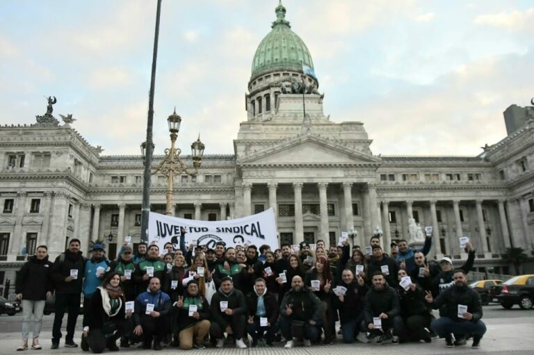 Masiva volanteada federal contra la Ley Bases