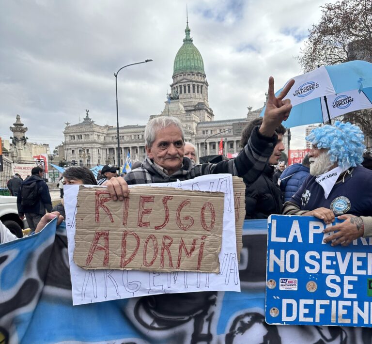 CUIDAR A LOS VIEJOS ES UNA OBLIGACIÓN
