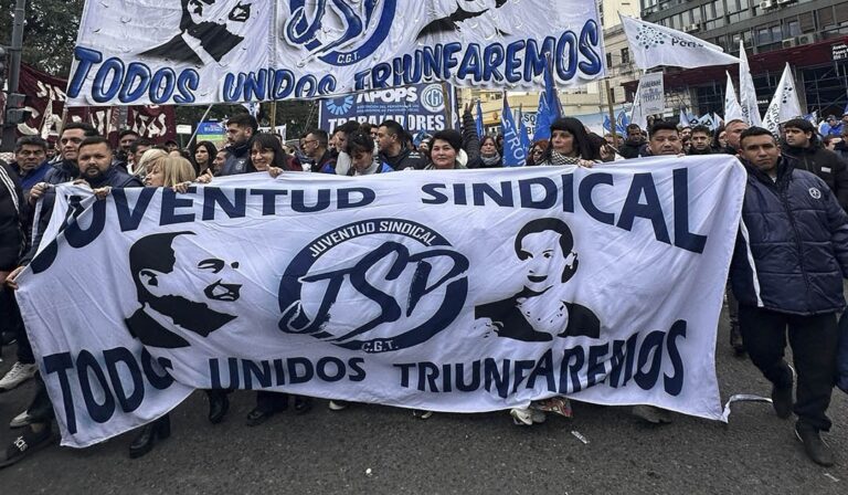 NO SE TRATA DE “UN PROBLEMA ENTRE PRIVADOS”. EL PROBLEMA ES EL MODELO ECONÓMICO.